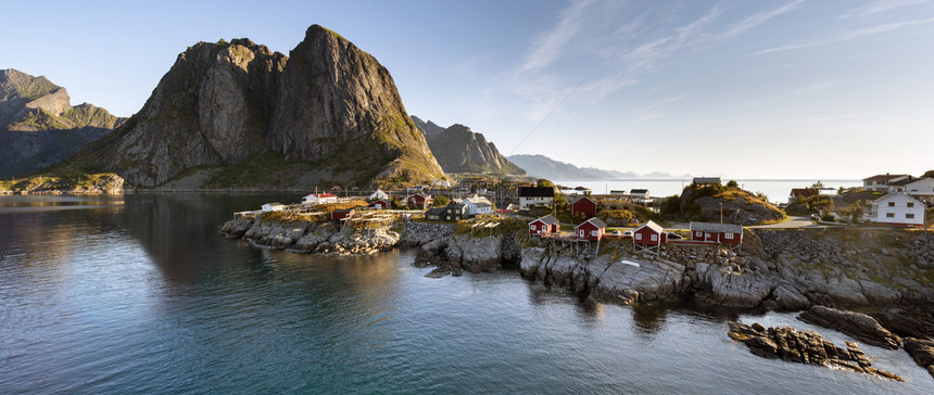 挪威北部Lofotten群岛Reine哈姆努伊岛Reine的红渔场ro图片