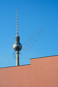 柏林的电视塔在一栋房图片