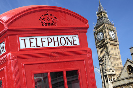 伦敦传统的红色电话箱背景图片