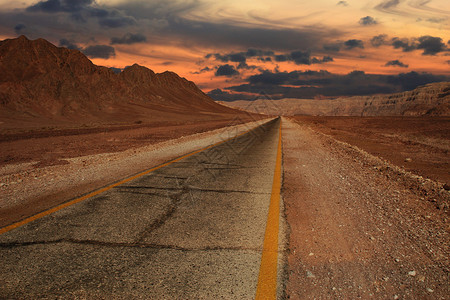 以色列阿拉瓦沙漠的山丘和山丘图片