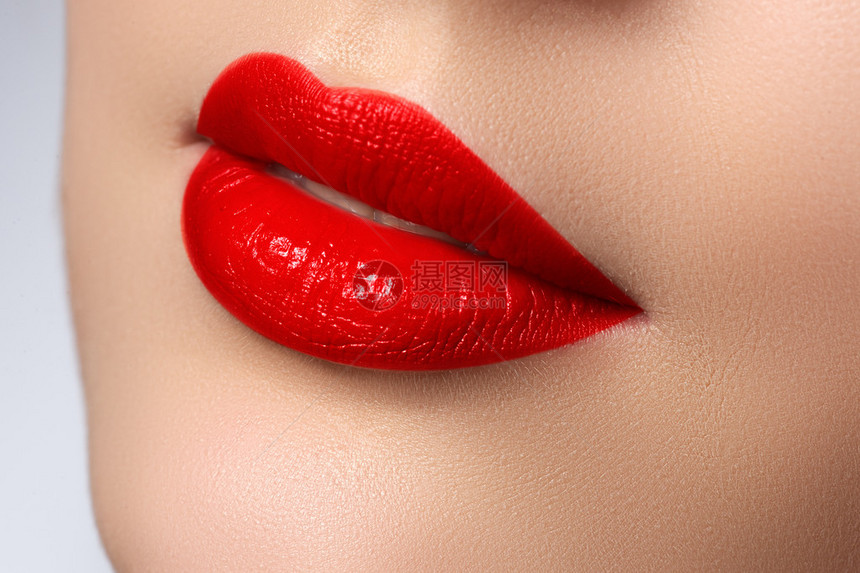 感的嘴唇美红唇妆细节美丽的化妆特写感嘴巴口红和唇彩模特图片