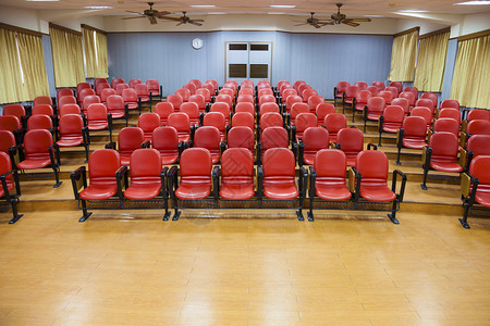 带有红色椅子的空会议室背景图片