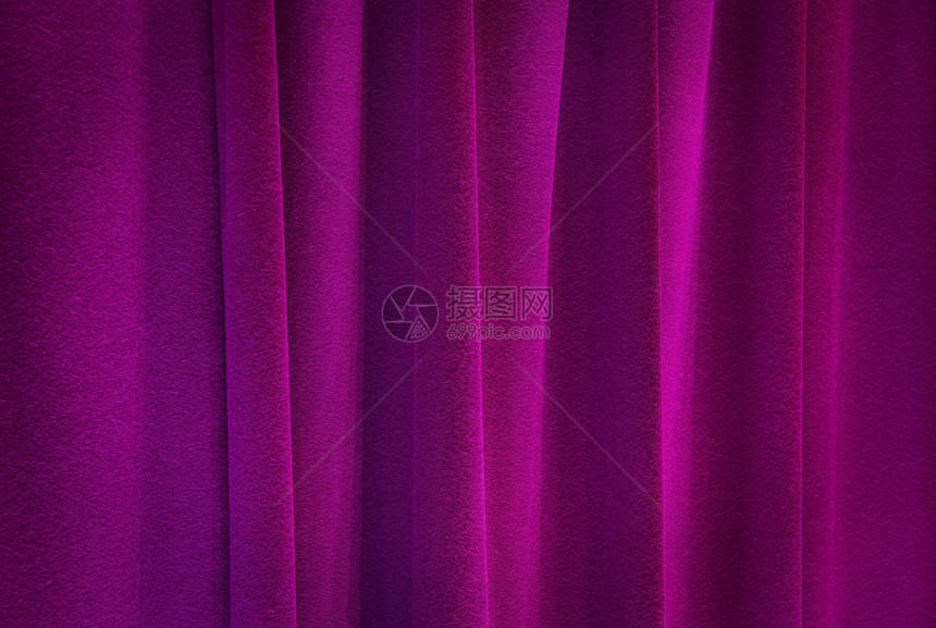 紫色照明窗帘的背景图片
