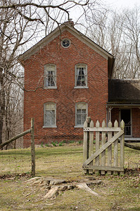 美国印第安纳州一家旧砖房的背景图片
