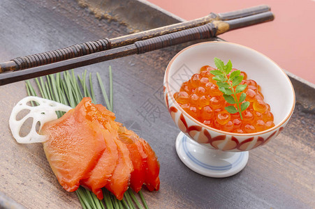 日本凶猛三文鱼料理图片