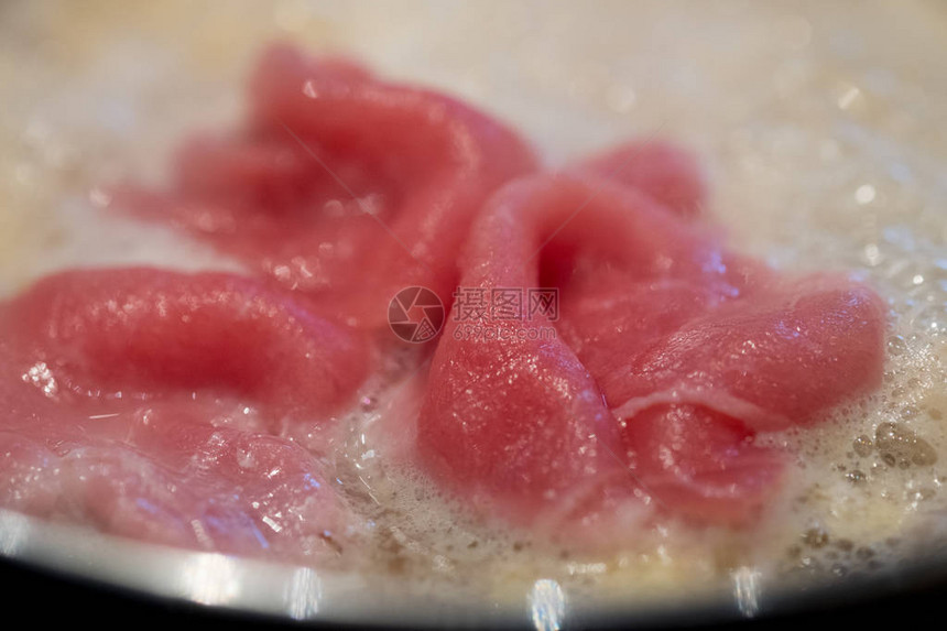 自助餐厅火锅生鲜猪肉片图片