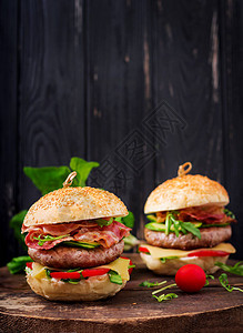 大三明治汉堡牛肉奶酪西红柿图片