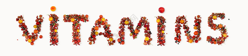红色夏季果浆和白底水果图片