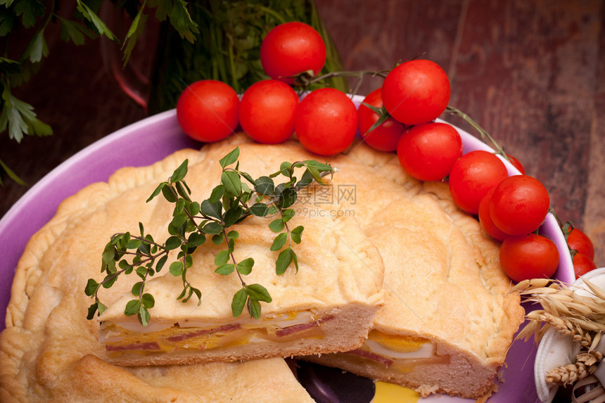 那不勒斯复活节传统美食PizzaRustica也称为Chiena是一种填充馅饼这种馅饼在意大利南图片