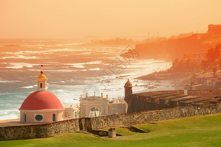 旧圣胡安海景红色建筑图片