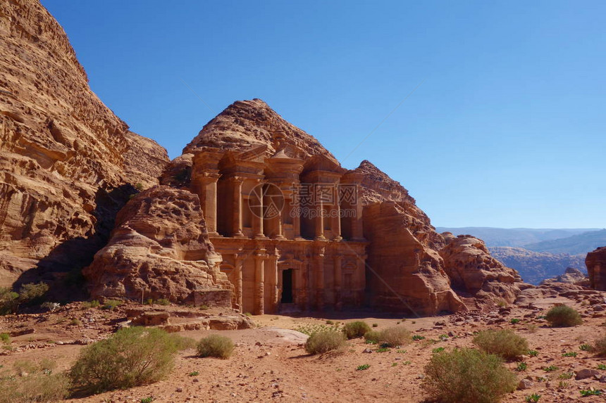 约旦古老的废弃岩石城市Petra图片