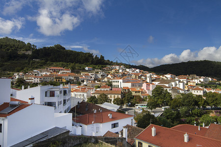 葡萄牙蒙奇克美丽山村的全景图片