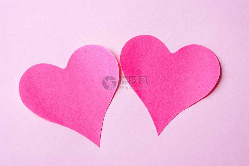 两个红心在粉红图片
