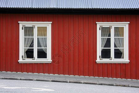 冰岛街头的斯堪的纳维亚风格的红房子图片