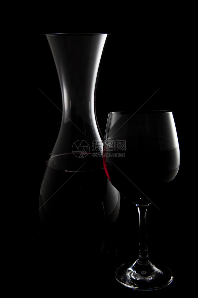 红酒和葡萄酒杯的外衣黑图片