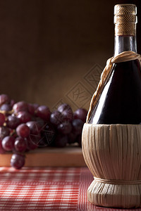 葡萄红酒烧瓶图片