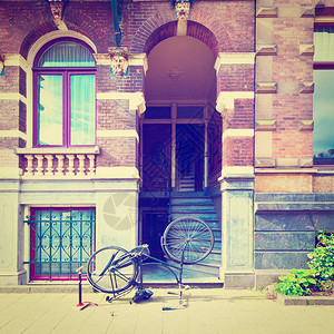阿姆斯特丹广场前倒转的自行图片