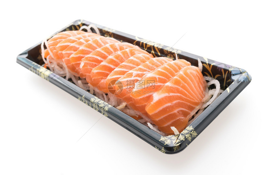 黑盒中鲜生鲑鱼沙西米肉白底孤立的黑盒图片