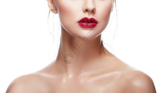 红唇女脸的部分视图图片