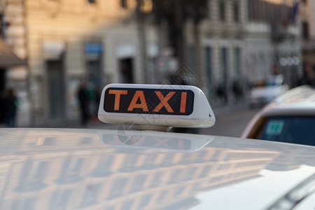 出租车在罗马的图片