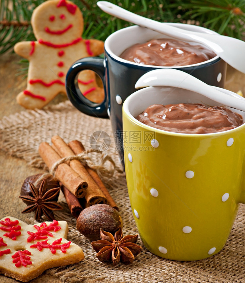 热巧克力和圣诞姜饼图片