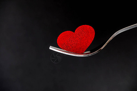 以银叉爱情餐或健康心脏护理概图片