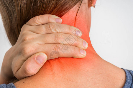 肌肉受伤颈部疼痛的妇女图片