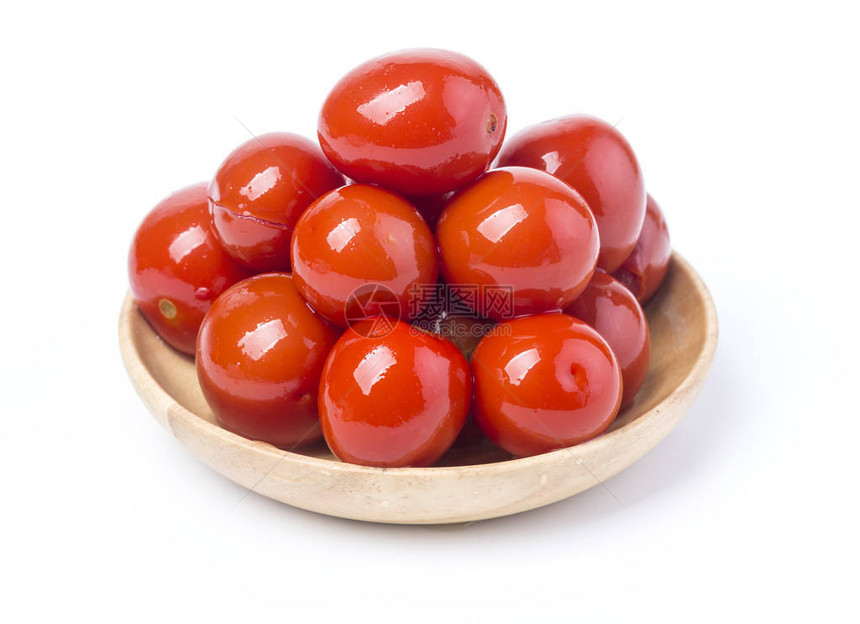 碗中的红西番茄在白图片