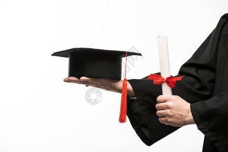 持有毕业上限和孤立于白人的文凭的学生图片