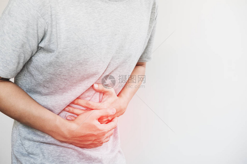 一个男人摸他的胃红色突出了胃痛和其图片