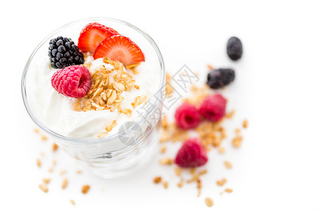 用希腊酸奶和花粉制成的早餐盛图片