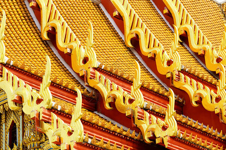 泰国传统寺庙屋顶倾斜图片