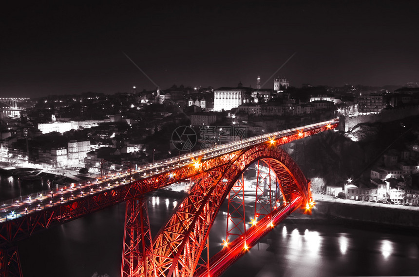 红桥以单色背景图片