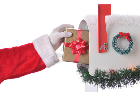圣誕老人把包裹着的礼物放在邮箱里图片
