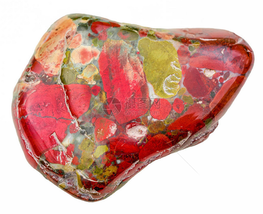 白色背景下俄罗斯红绿碧玉宝石天然矿物石小卵图片