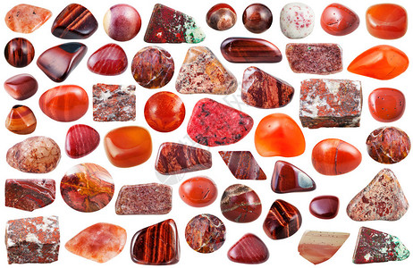 白色背景上孤立的一组红色天然矿物宝石和宝石图片
