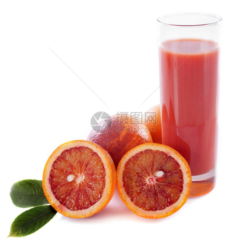 白色背景前的血橙和果汁图片
