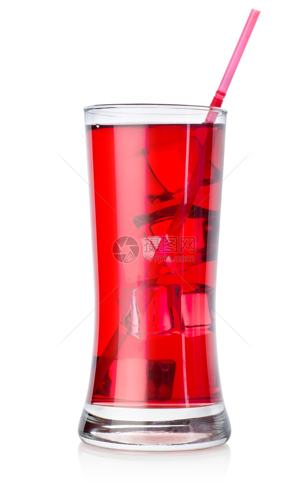 红鸡尾酒在一个玻璃杯中孤立图片