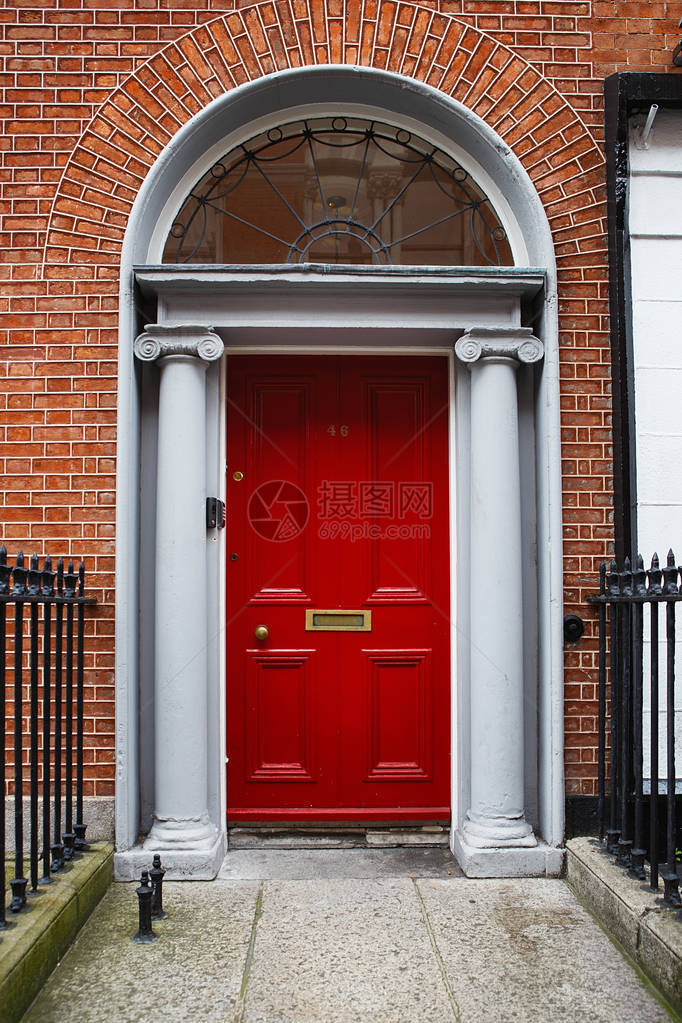 爱尔兰都柏林的红色门位于都柏林的格图片
