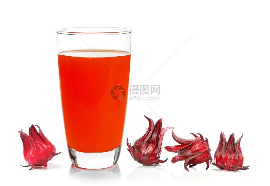 新鲜玫瑰茄汁在白色背景图片