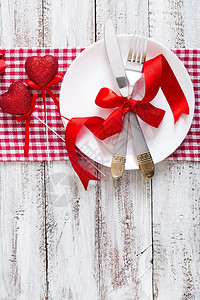 古典风格的情人节浪漫餐桌设置图片