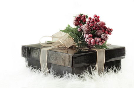 白色背景的圣诞礼物盒图片
