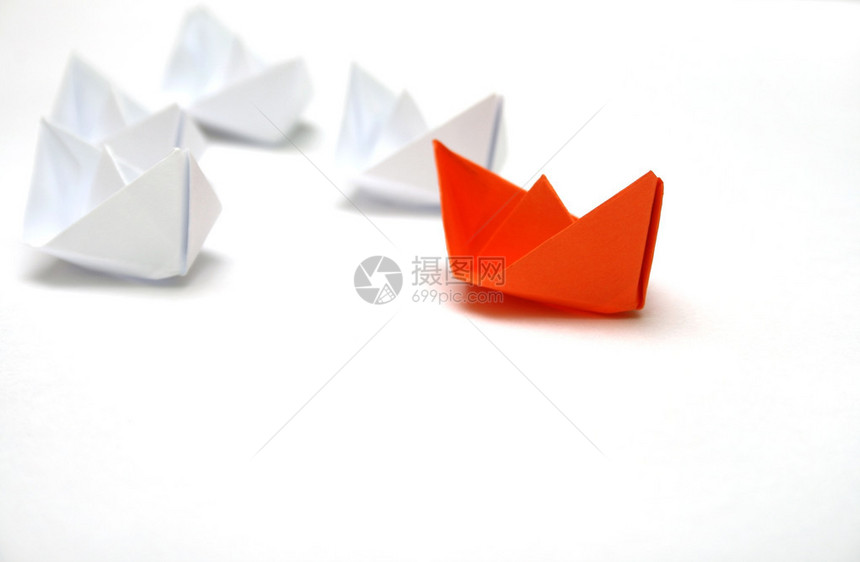 红船为首的纸船队图片