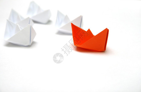 红船为首的纸船队图片