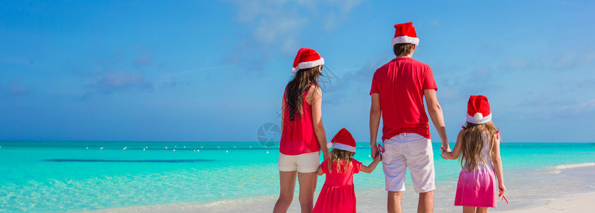 圣诞礼帽快乐的家庭在异国图片