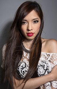 美丽的亚洲女人长发披着灰图片