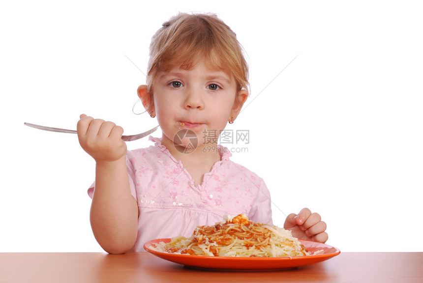 吃意大利面的小女孩图片