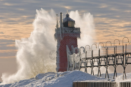 冬天南黑文有冲击波的密歇根州灯塔密背景图片
