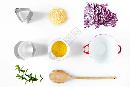 用于制备红卷心菜的原料和厨房用具的成分组成图片