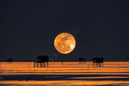 超月血月或蓝月PhetchaburiThailand图片